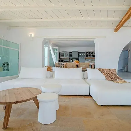 Superb With Only 80 Meters Away From The Sea *